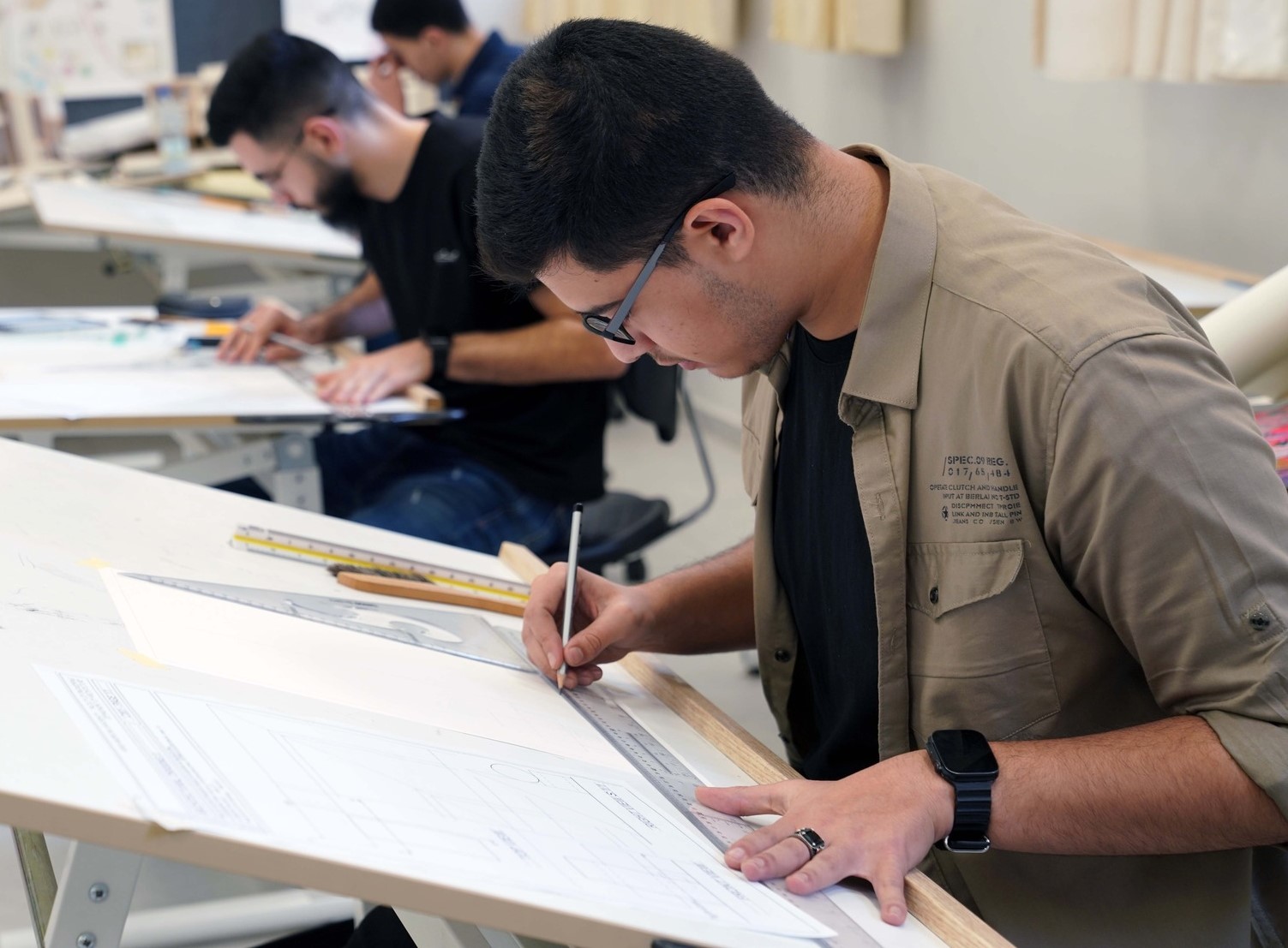 هنا، نرسم مستقبلنا بجهد وإبداع