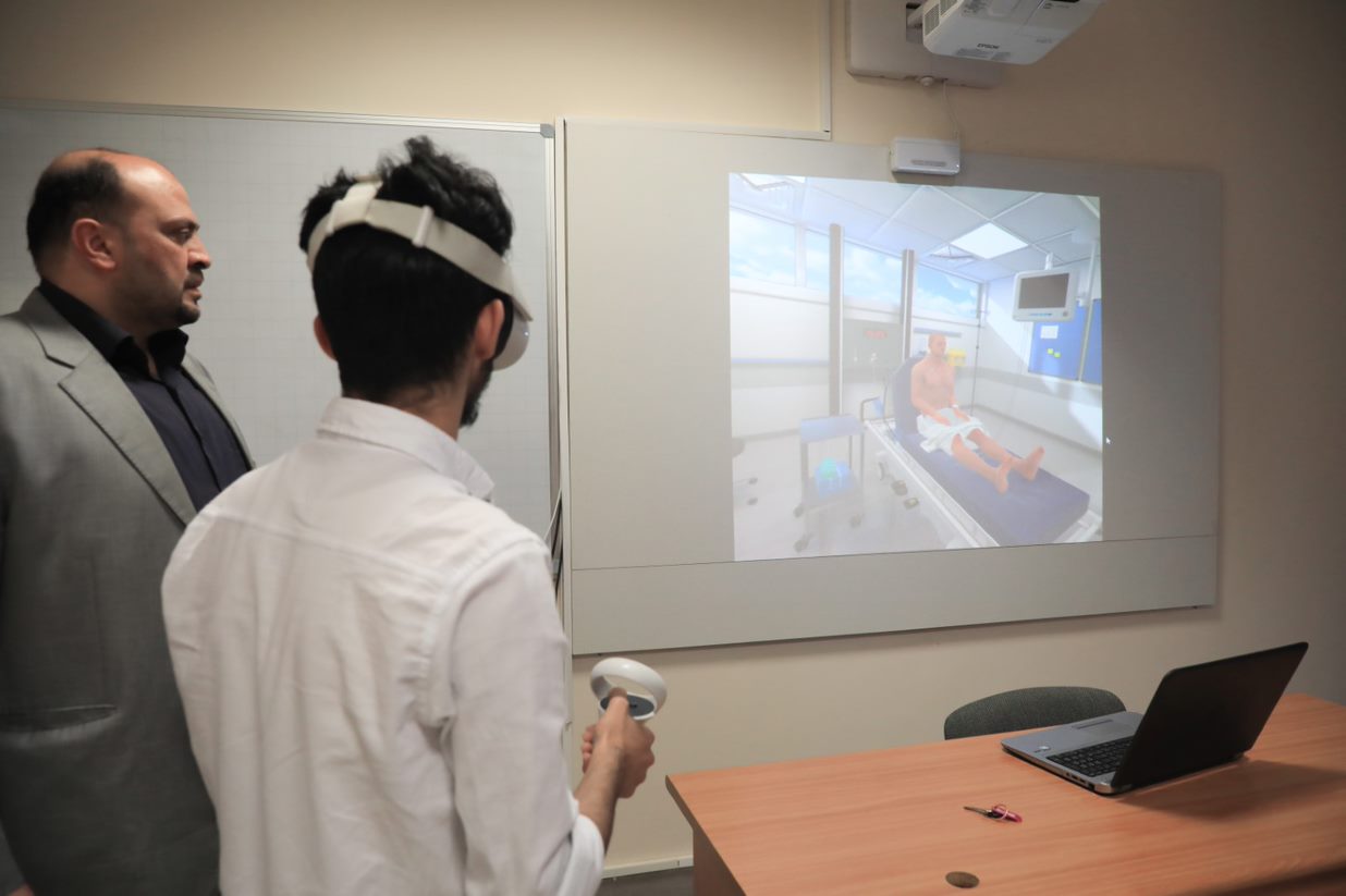 Students of the Faculty of Medicine at the Arab American University Use the Oxford University Platform for Virtual Reality