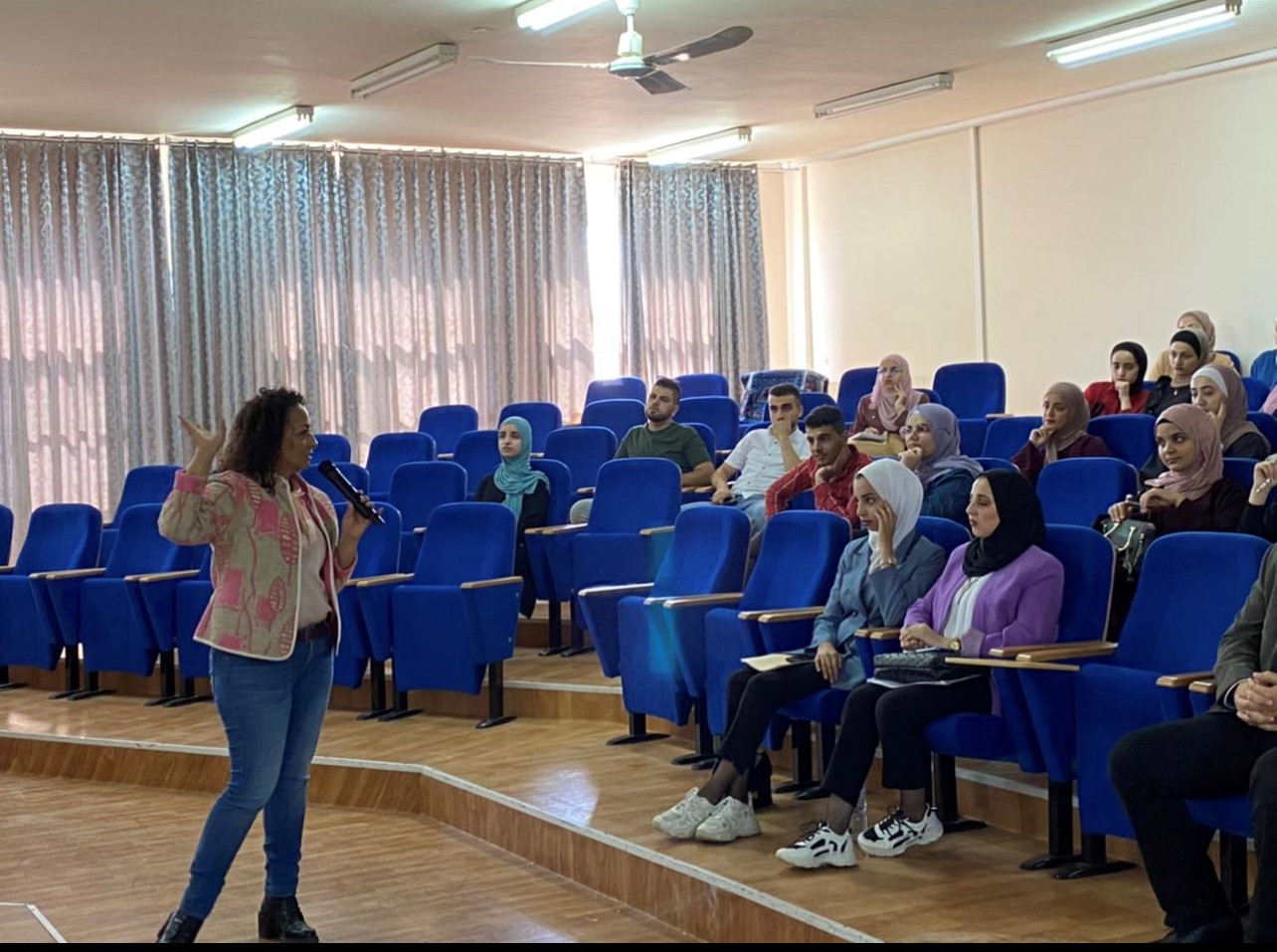 Hassib Sabbagh Center in AAUP and Under Collaboration with the Faculty of Engineering and IT and IEEE Organize a Workshop Entitled “Investable Ideas” Related to DocTech Competition