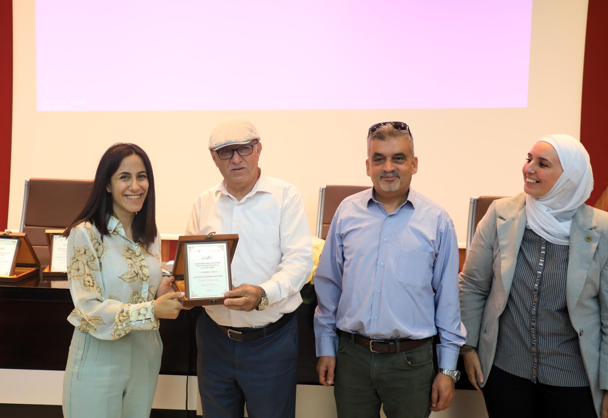 مركز حسيب الصباغ للتميز في العربية الأمريكية يعقد التحدي الأول من نوعه في فلسطين بعنوان " تحدي سيدات في الهندسة"