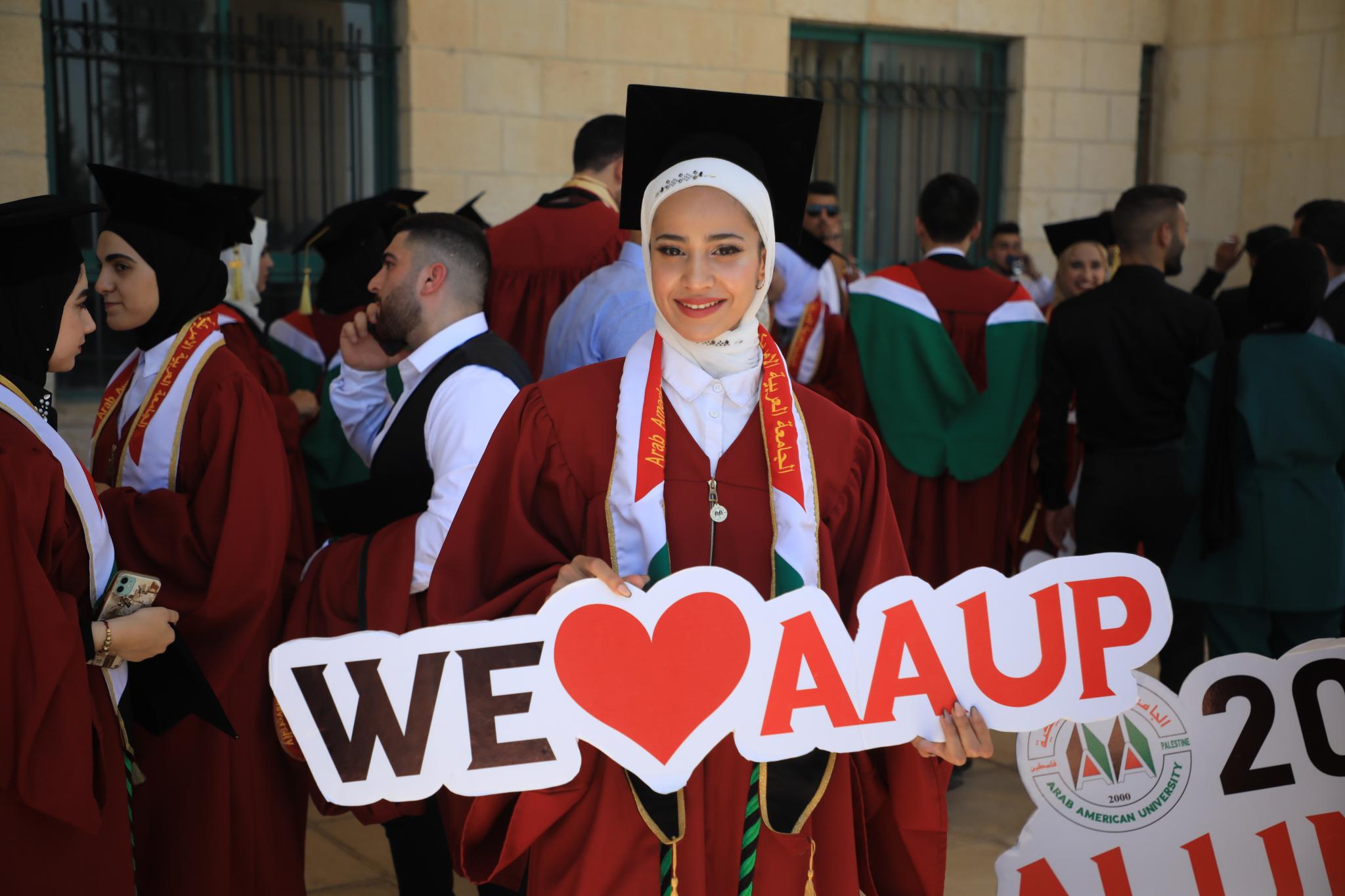 الجامعة العربية الأمريكية تحتفل بتخريج الفوج التاسع عشر من طلبتها