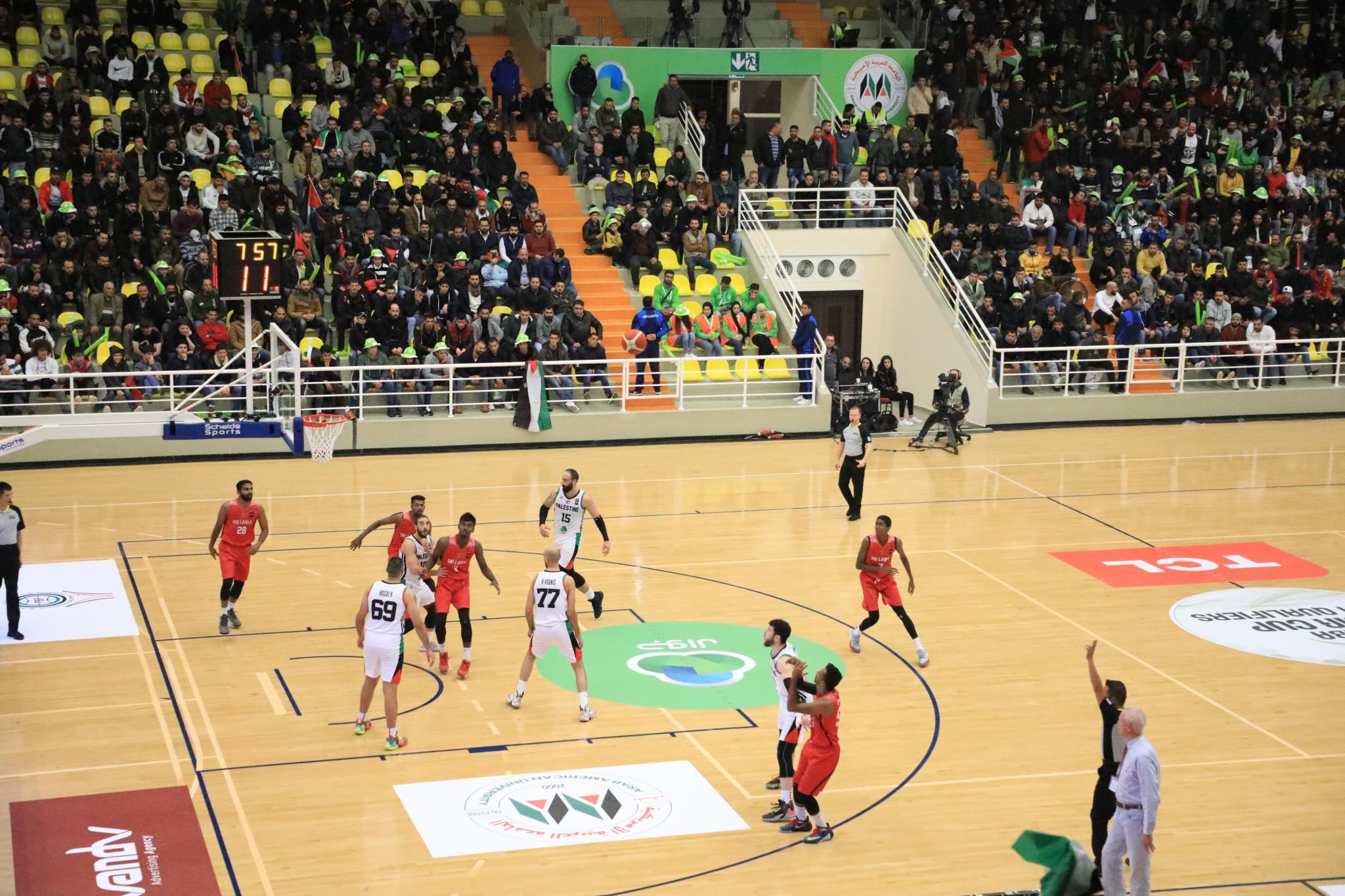 مباراة المنتخب الفلسطيني مع متخب سريلانكا في الصالة الرياضية المغلقة