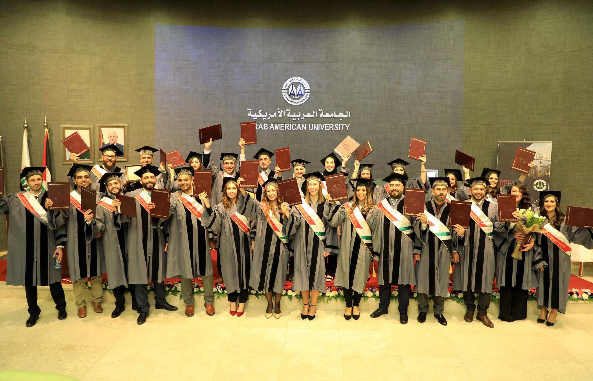 الجامعة تحتفل بتخريج الفوج الخامس من طلبة برنامج الماجستير في إدارة الأعمال  MBA المشترك مع جامعة انديانا