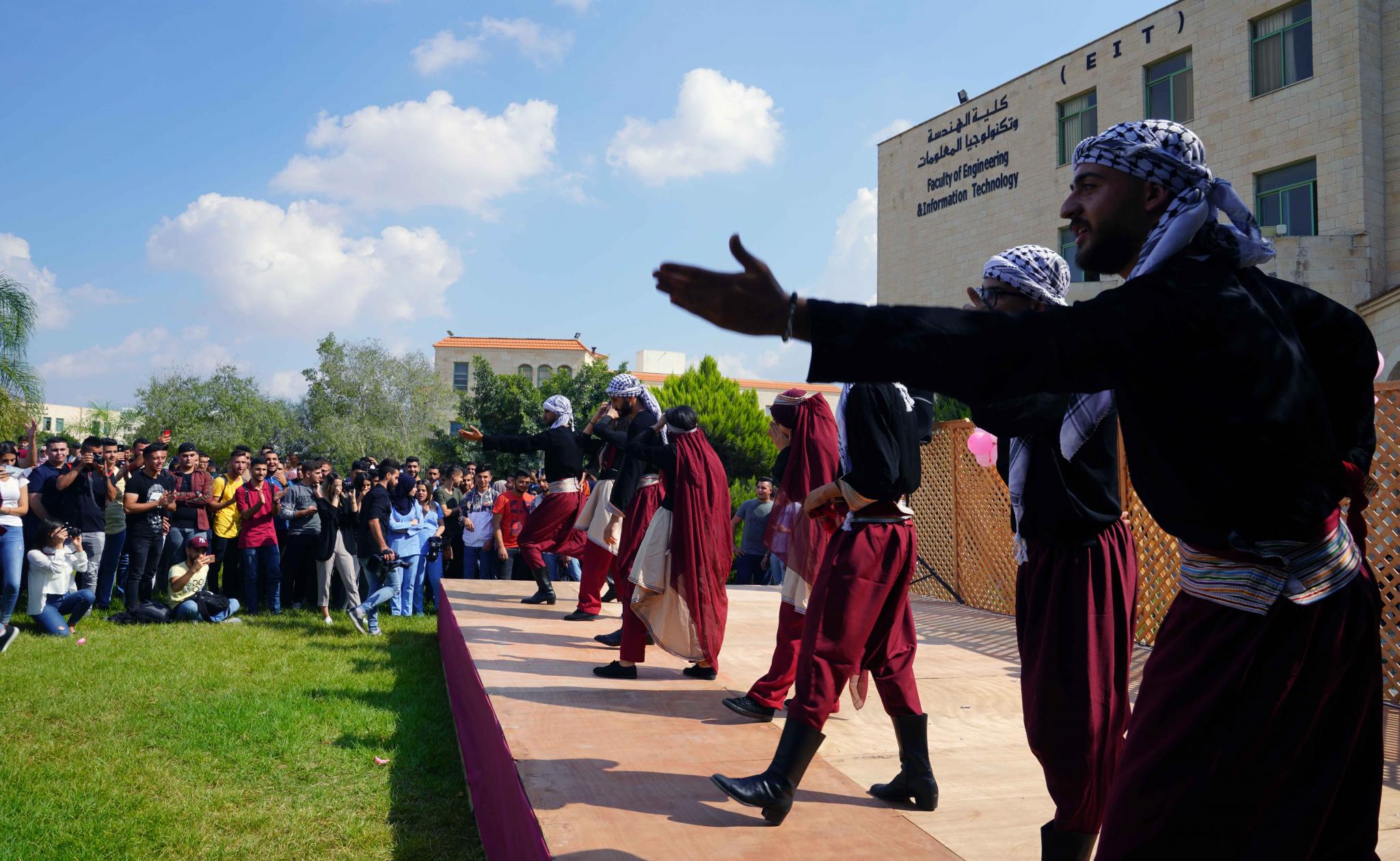 The Deanship of Student Affairs Organizes an Artistic and Cultural Event