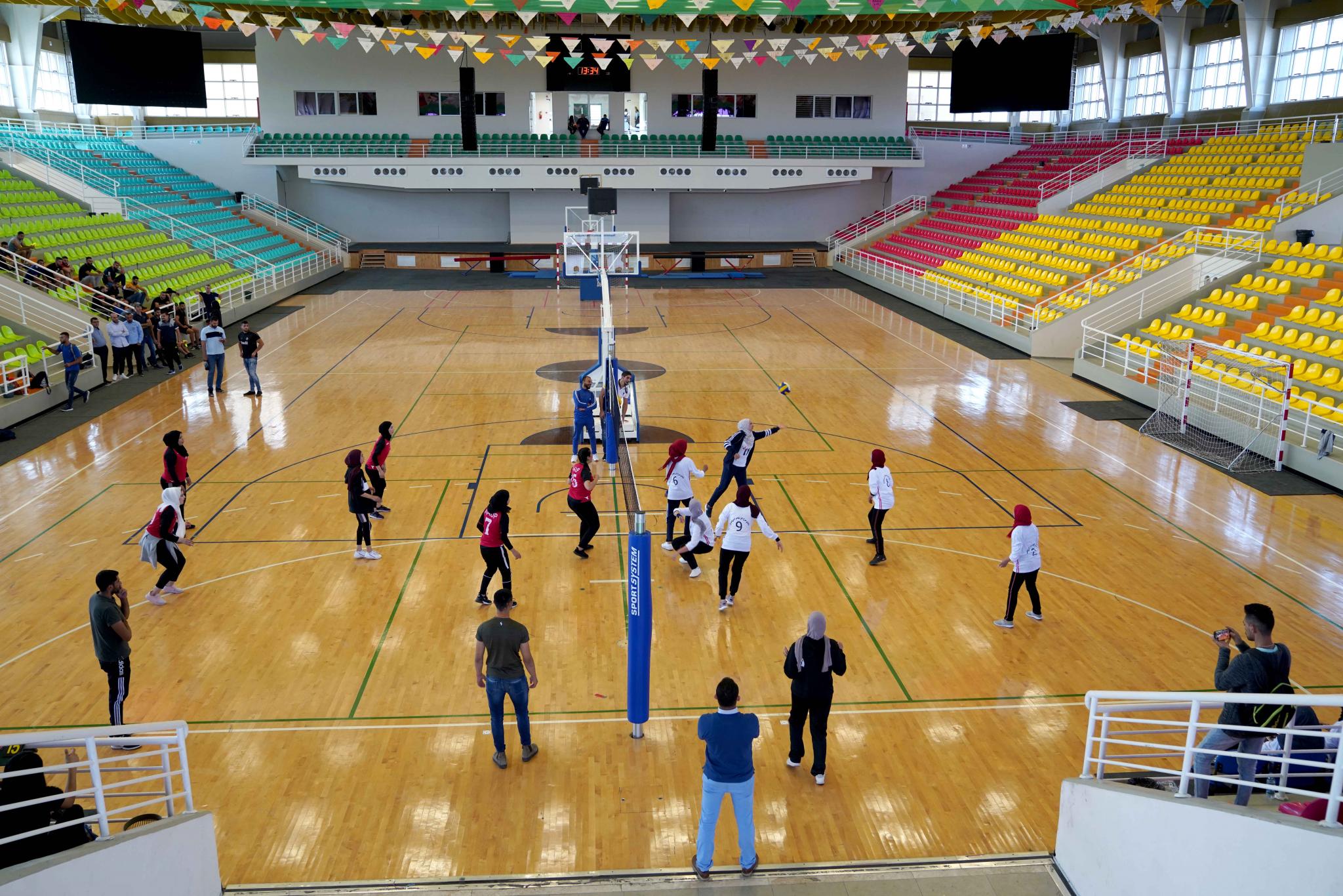 مباراة في كرة الطائرة للسيدات بين فريق الجامعة وفريق مرج ابن عامر