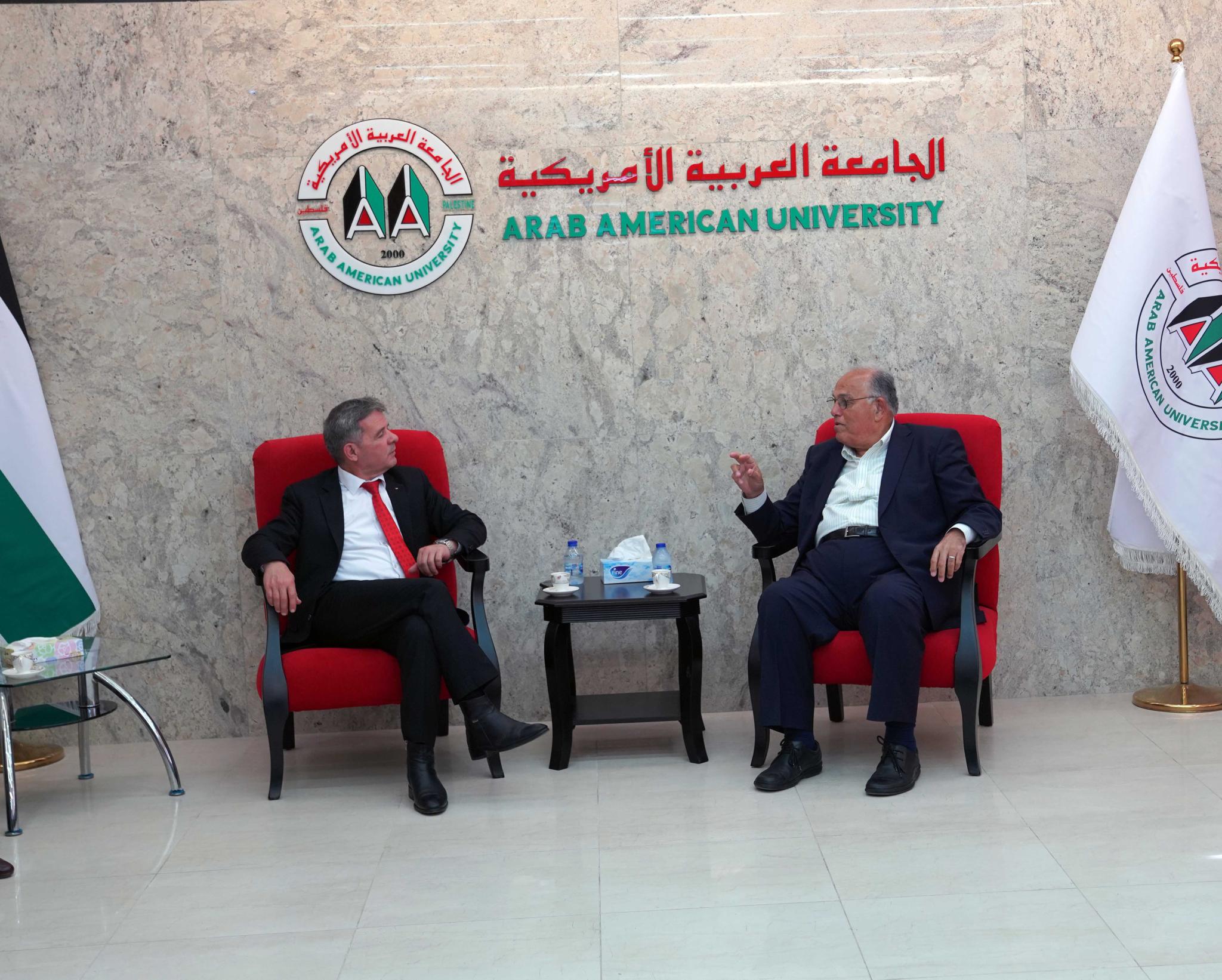 رئيس هيئة مكافحة الفساد رائد رضوان في زيارة للجامعة العربية الأمريكية