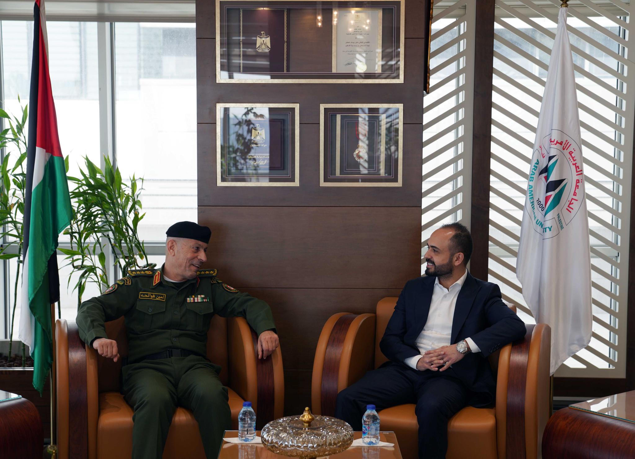 الجامعة العربية الأمريكية وقوات الأمن الوطني  توقعان مذكرة تعاون وتفاهم
