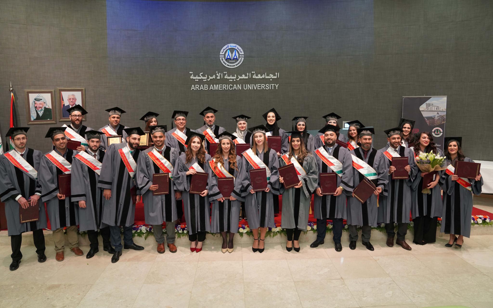 الجامعة تحتفل بتخريج الفوج الخامس من طلبة برنامج الماجستير في إدارة الأعمال  MBA المشترك مع جامعة انديانا