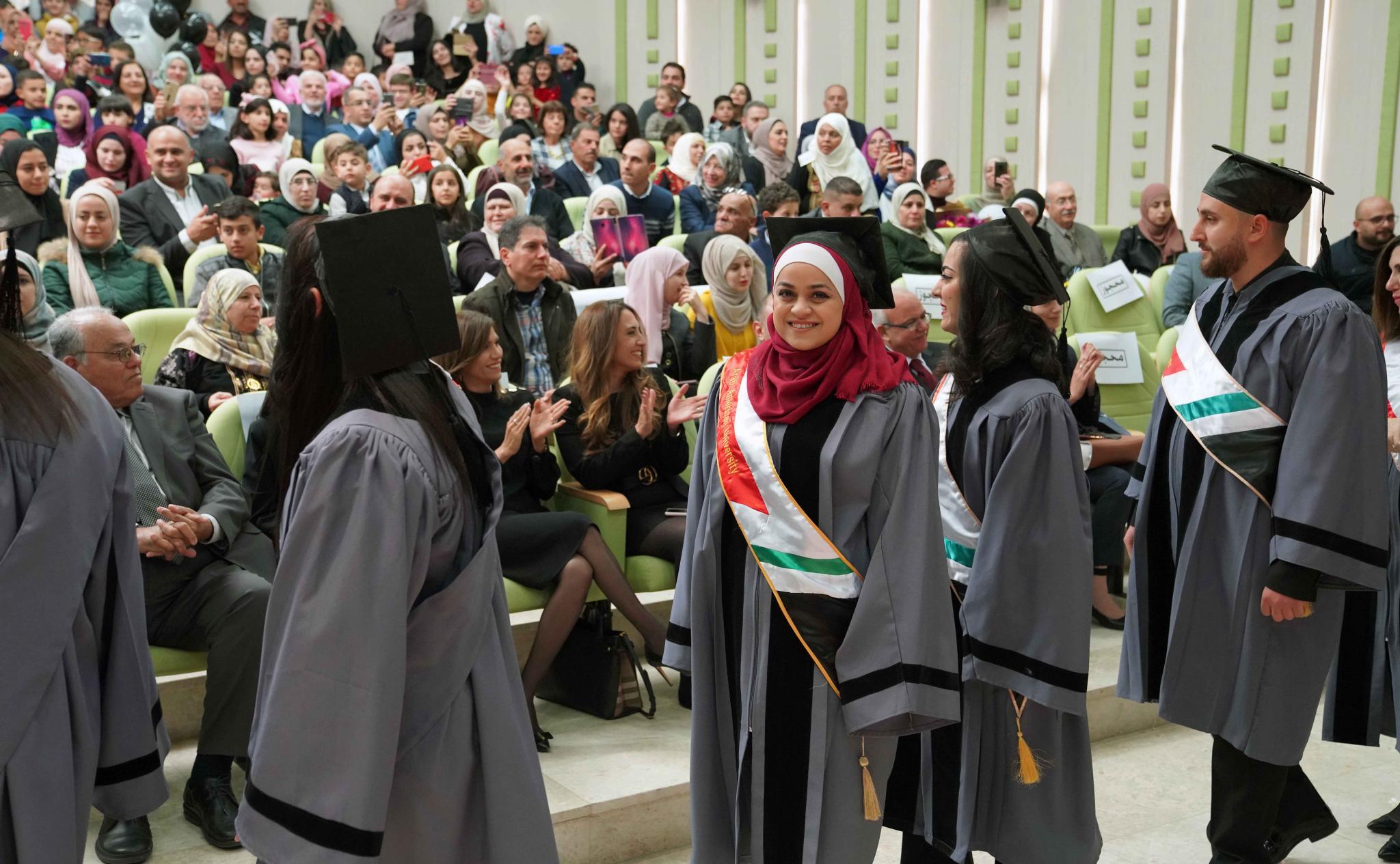 الجامعة تحتفل بتخريج طلبة الدراسات العليا للعام الأكاديمي 2018\2019