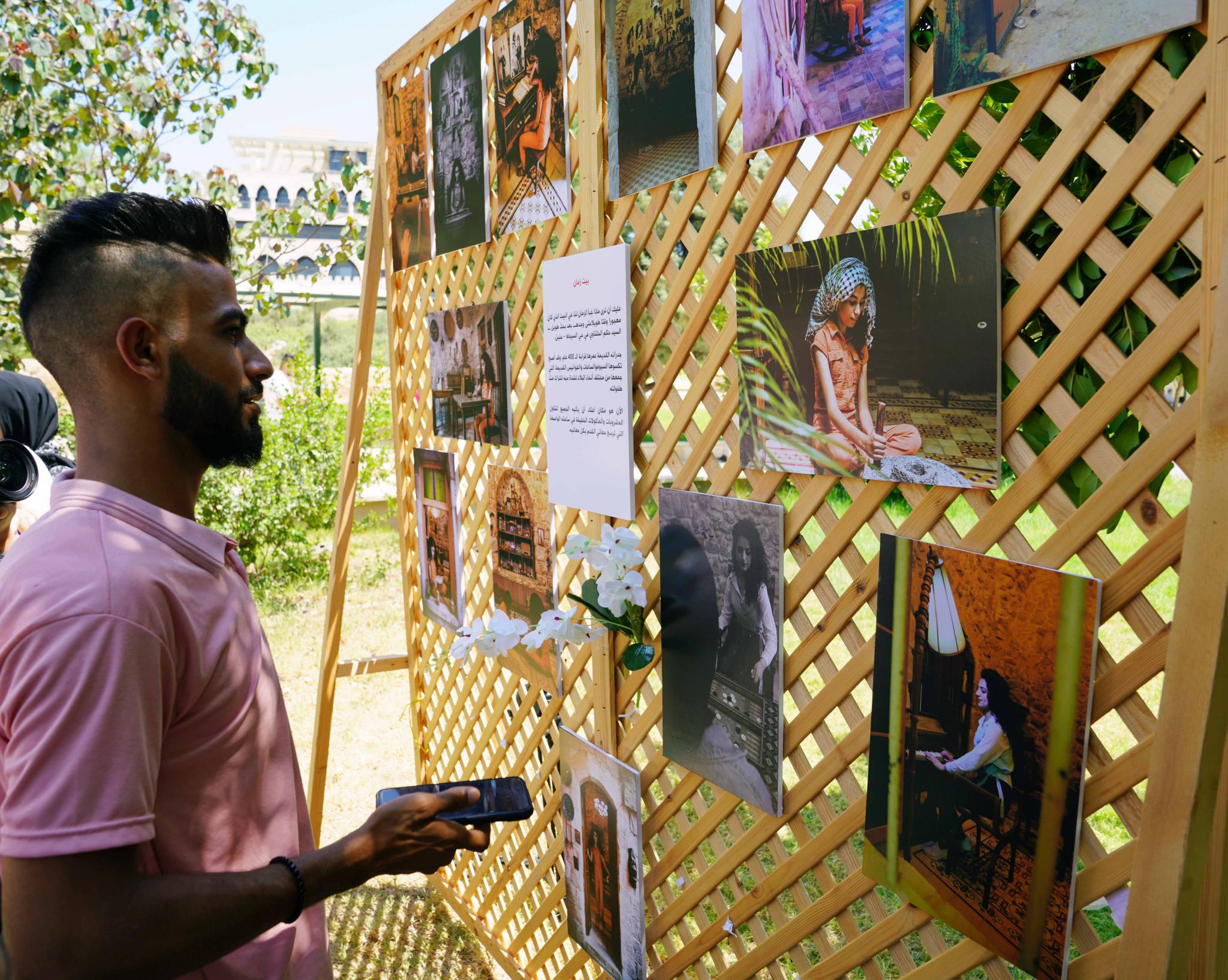 Two Students from the Arabic Language and Media Department Organize a Photo Fair