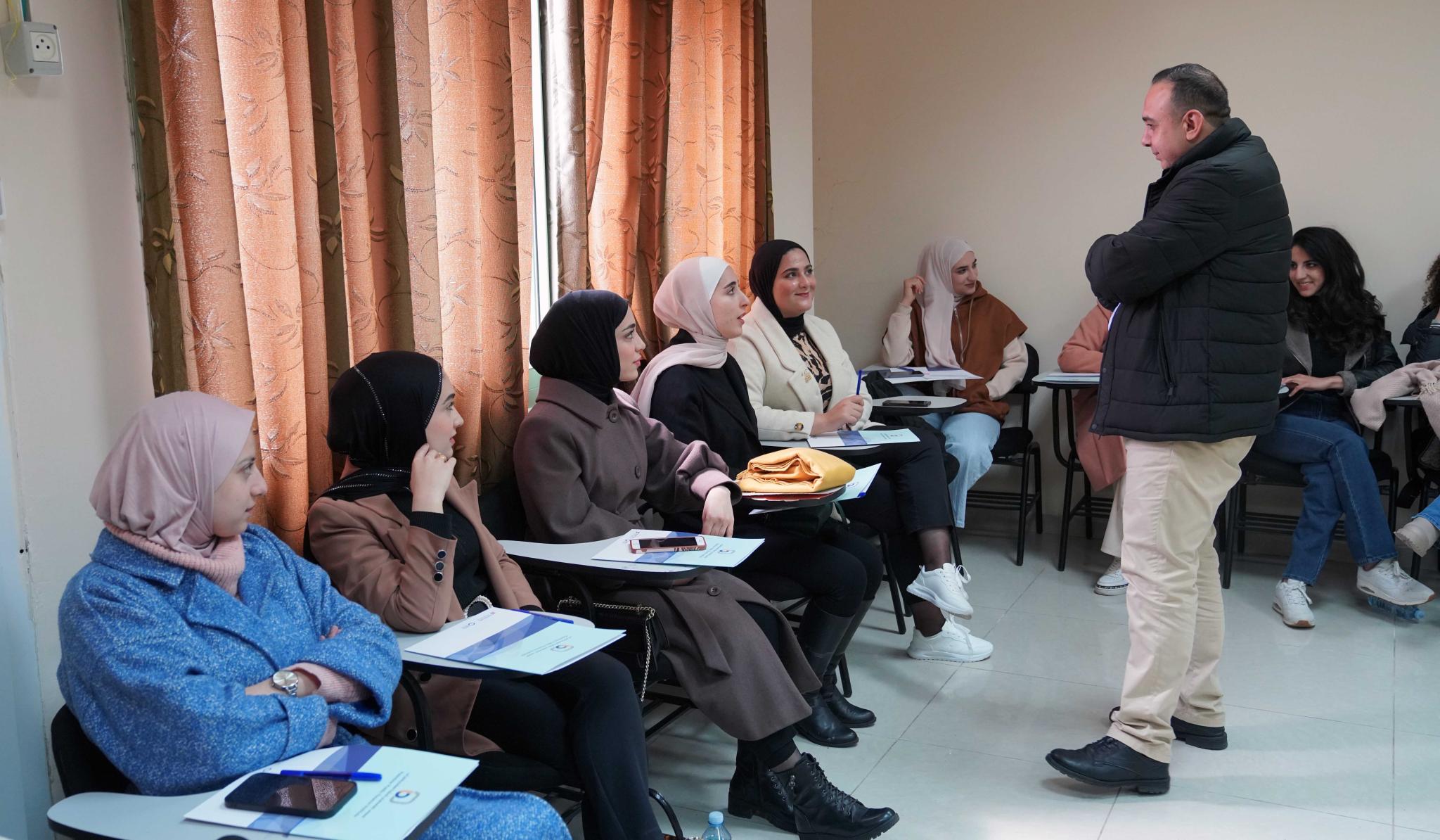 دورة في الجامعة العربية الأمريكية حول إعداد التقارير المالية لطلبة المحاسبة وعلم البيانات والتمويل