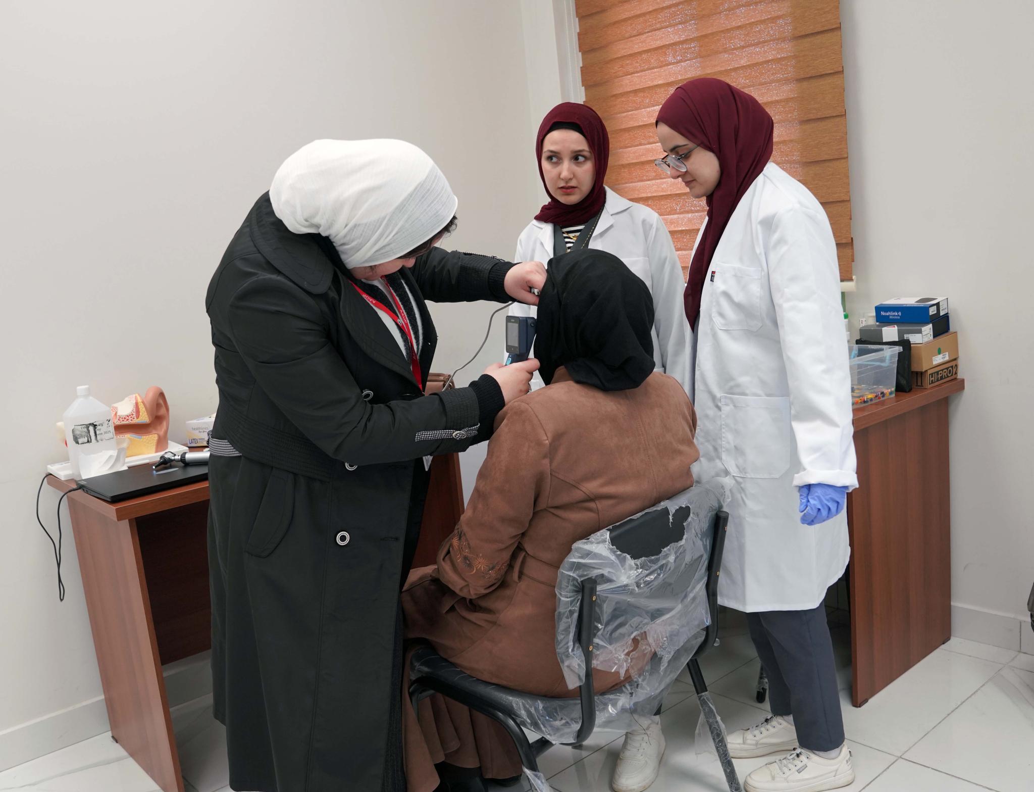 المجمع الطبي التأهيلي الجامعي ينظم يوماً طبياً مجانياً لموظفي الجامعة