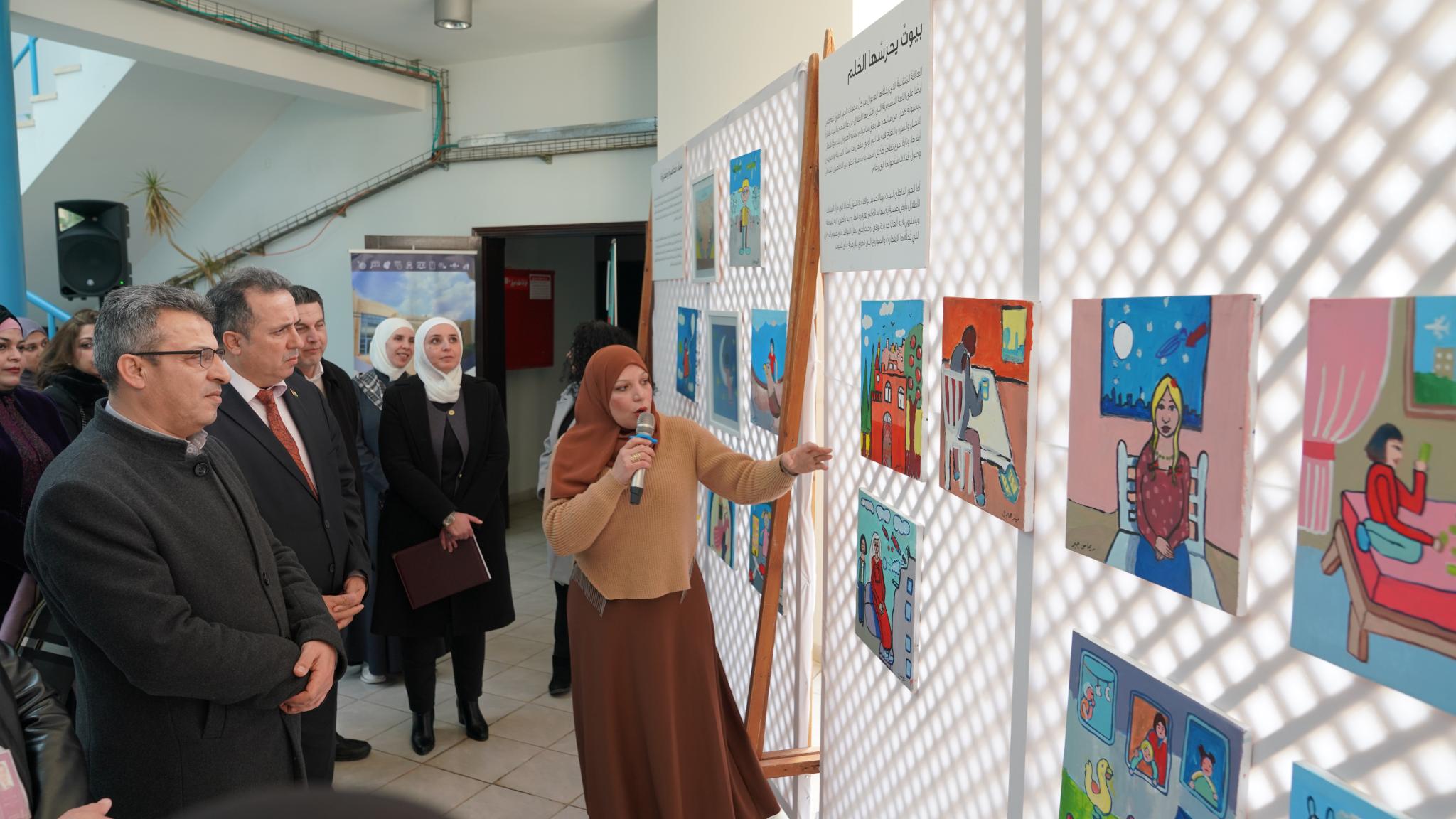 مركز حسيب الصباغ للتميز في الجامعة ينظم معرض رسومات بعنوان "لن نعتاد المشهد"