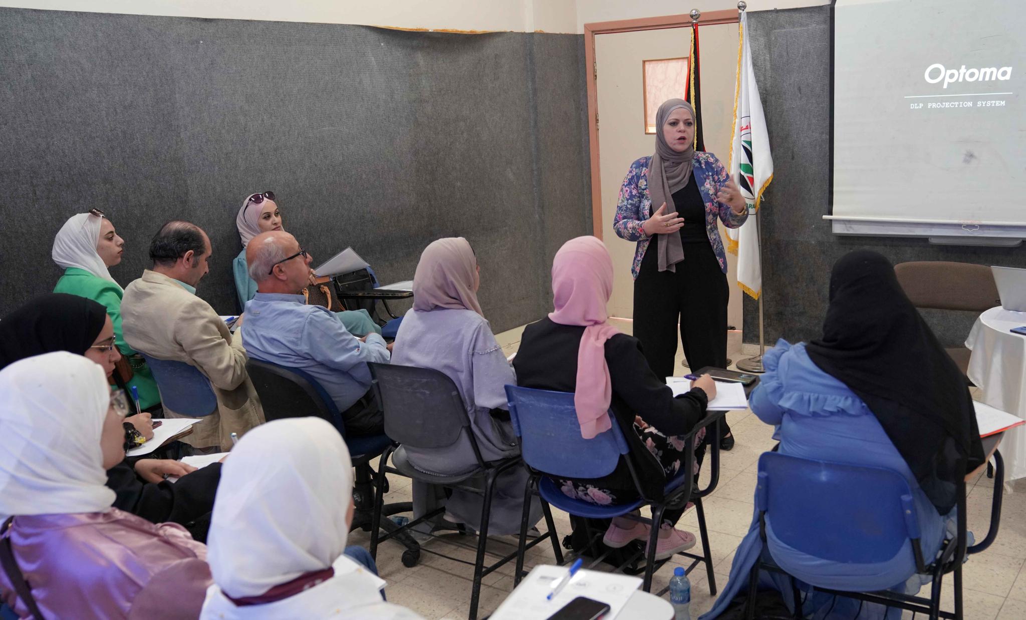 الجامعة تنظم ورشة عمل لطلبة قسم اللغة العربية والإعلام حول المحتوى الإعلامي المراعي للنوع الاجتماعي