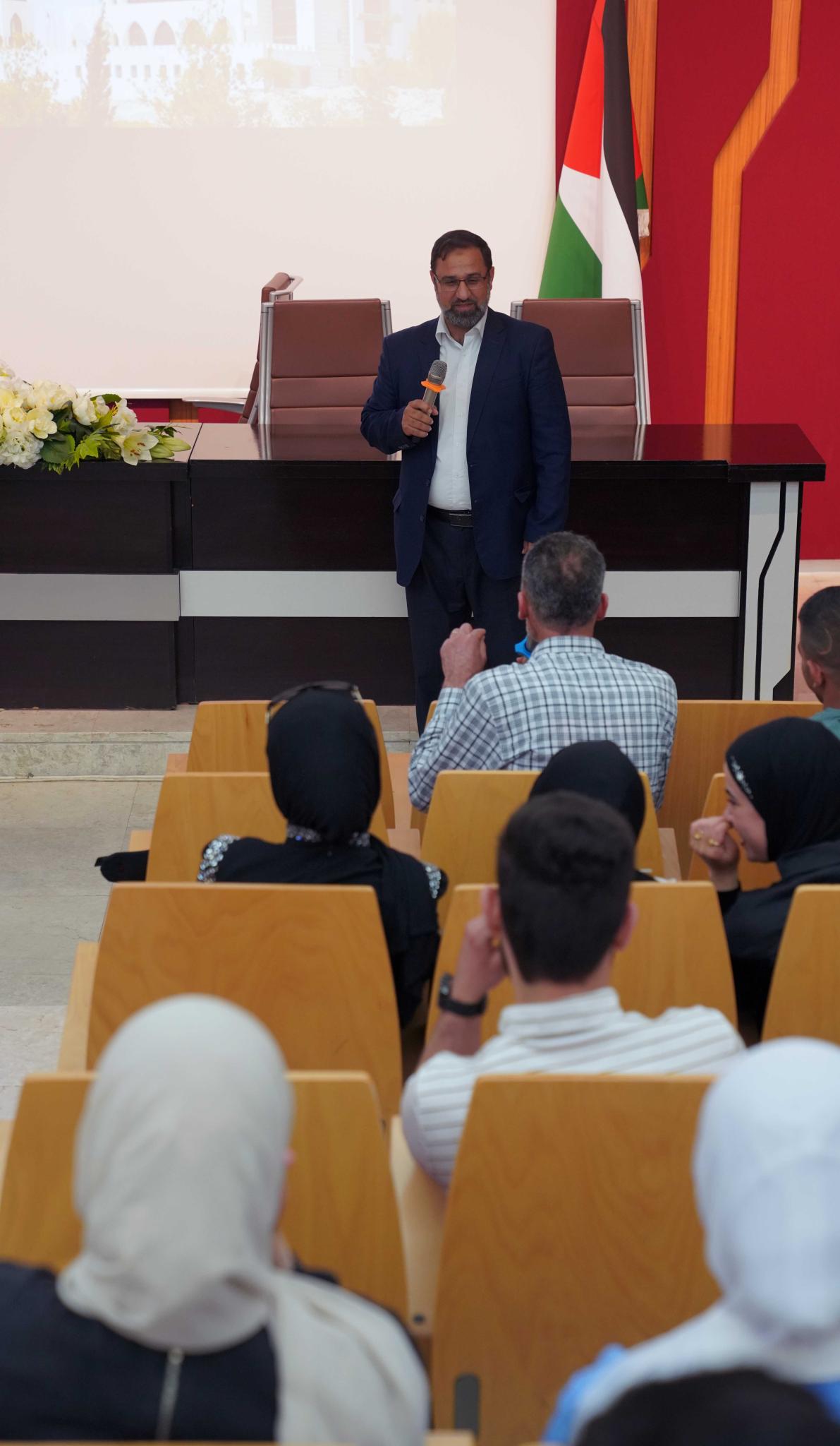 الجامعة تستضيف المدرب الدولي الدكتور منذر الحرم في ورشة تدريبية للطلبة حول التنمية البشرية