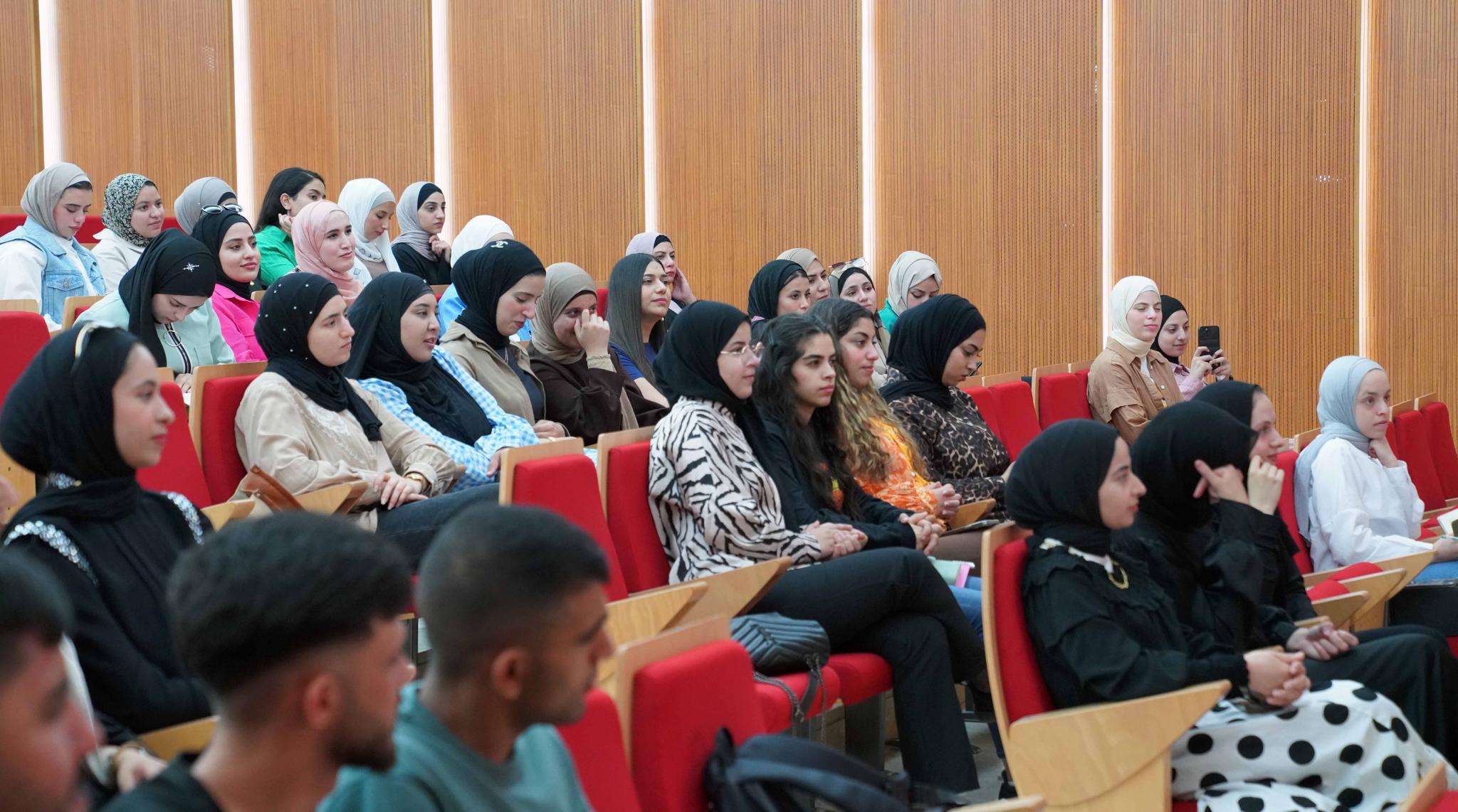 الجامعة تستضيف المدرب الدولي الدكتور منذر الحرم في ورشة تدريبية للطلبة حول التنمية البشرية