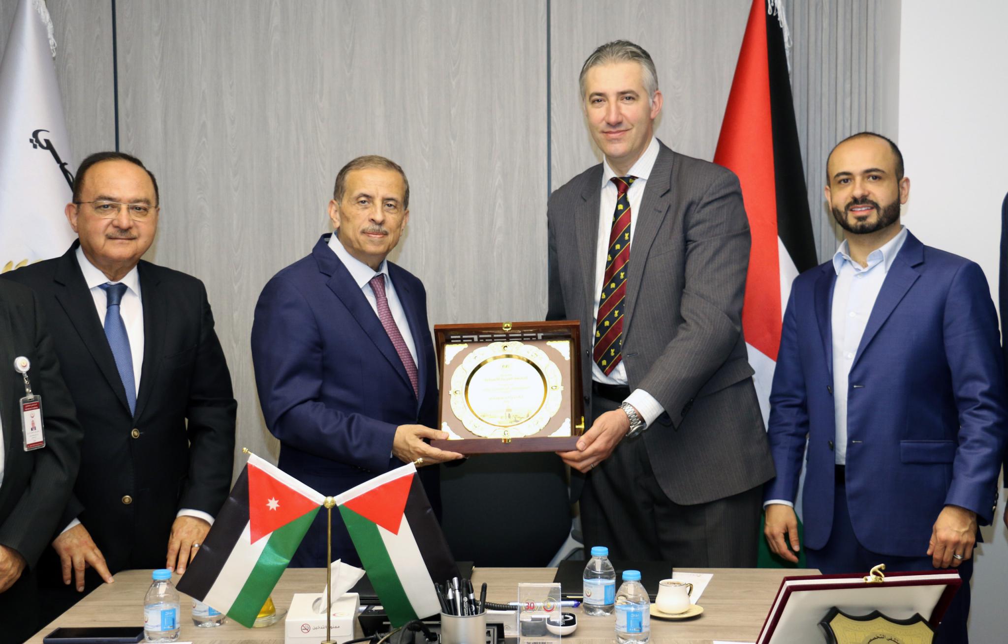 الجامعة العربية الأمريكية في فلسطين والمستشفى التخصصي في الأردن يوقعان اتفاقية تعاون