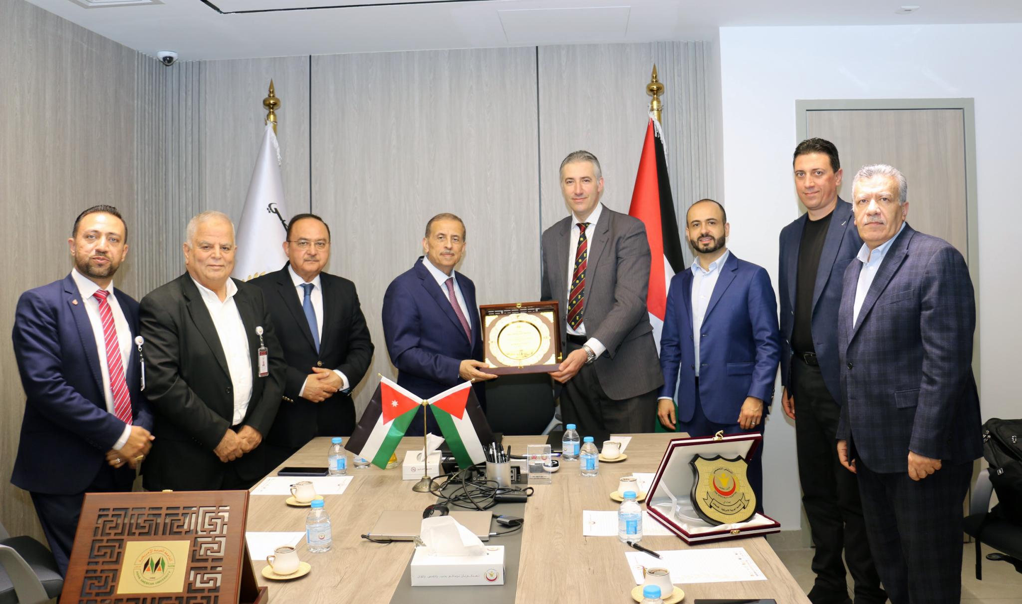 الجامعة العربية الأمريكية في فلسطين والمستشفى التخصصي في الأردن يوقعان اتفاقية تعاون
