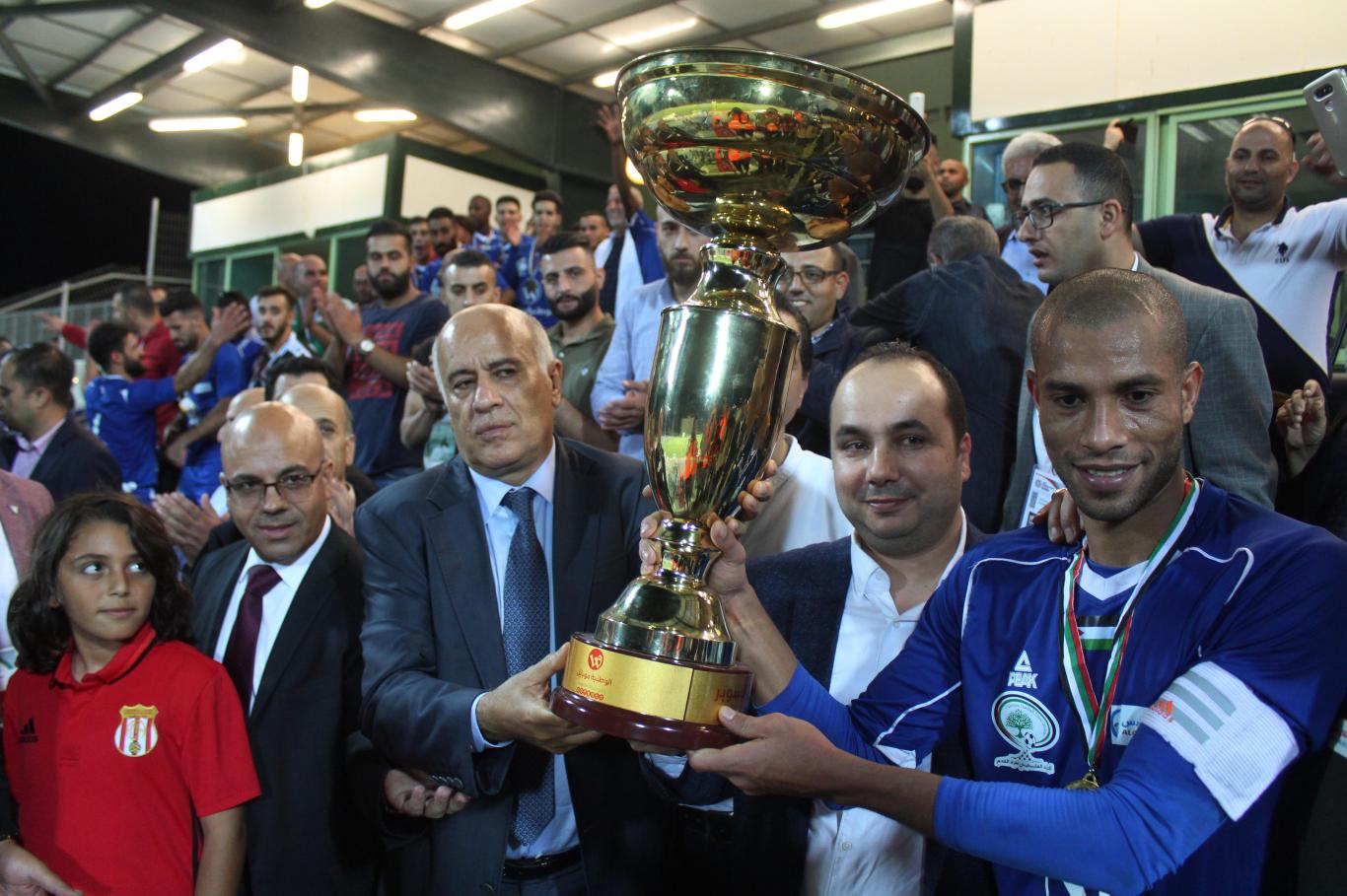 جانب من تتويج هلال القدس بطلا للسوبر الفلسطيني بكرة القدم