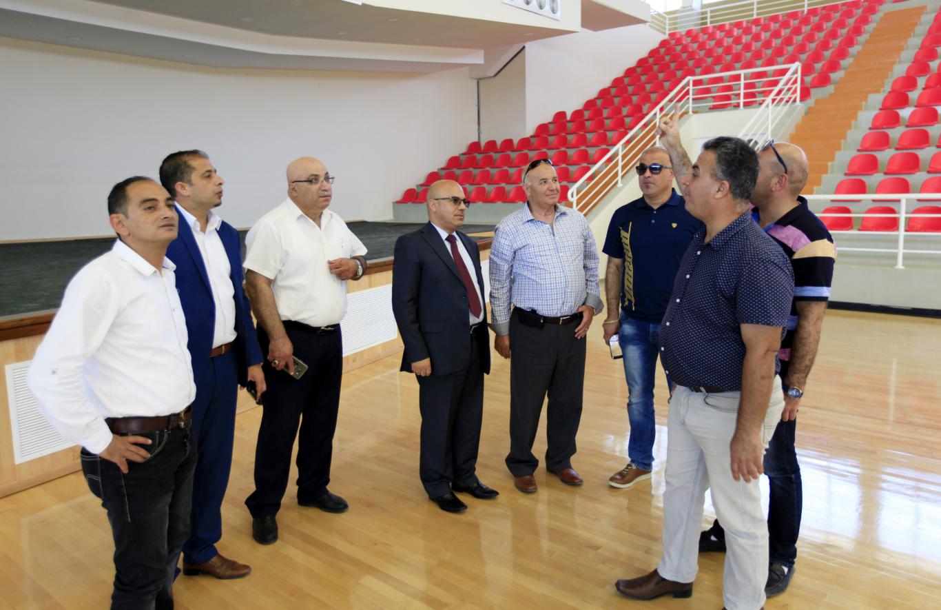جانب من زيارة رئيس الاتحاد الفلسطيني لكرة السلة ومجموعة من أعضاء الاتحاد للجامعة