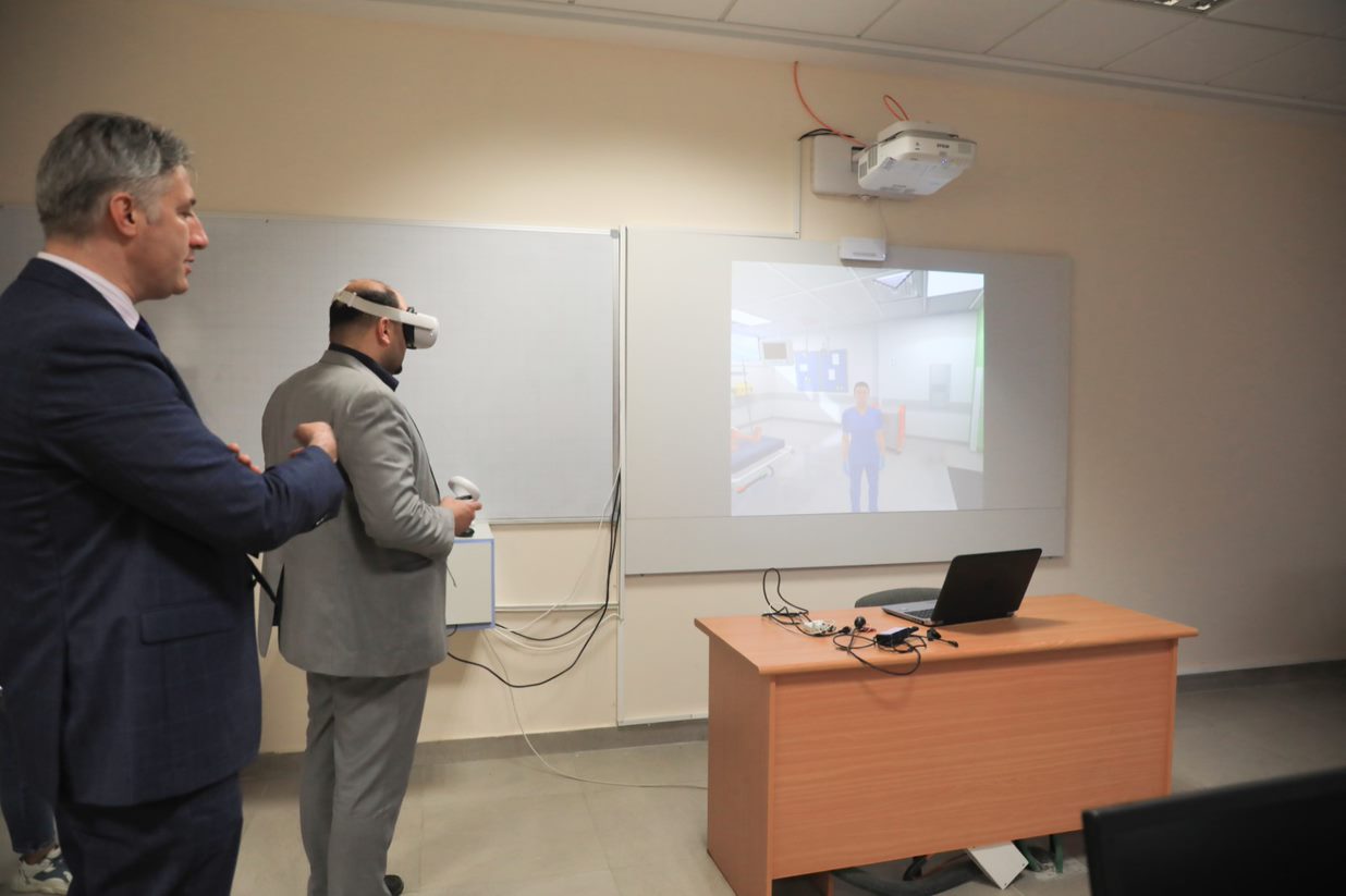 Students of the Faculty of Medicine at the Arab American University Use the Oxford University Platform for Virtual Reality
