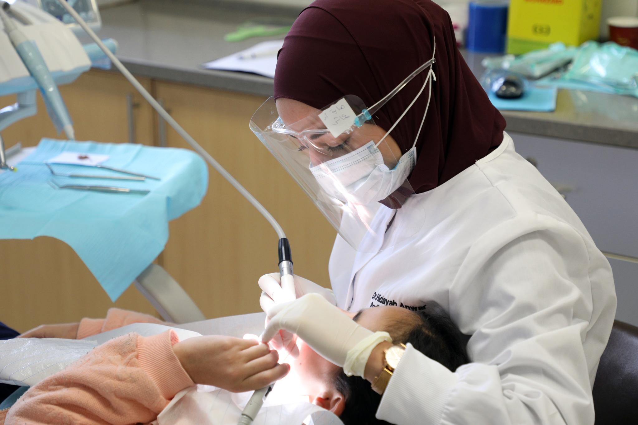 عيادات الاسنان - المركز الطبي في حرم الجامعة برام الله