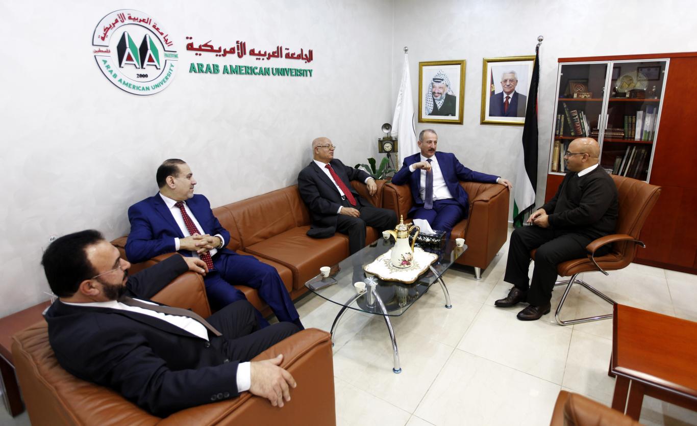 HEAD OF THE DIRECTORS BOARD OF THE ARAB ISLAMIC BANK DR. A’TEF A’LAWNEH VISITS THE UNIVERSITY