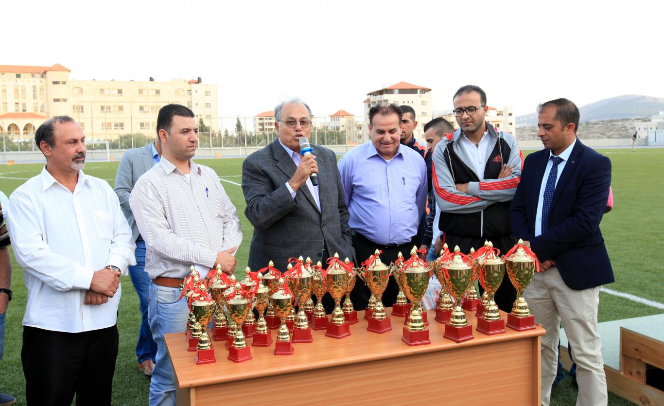 تكريم الفائزين في بطولة الجامعات للشطرنج وكرة المضرب والكاراتيه