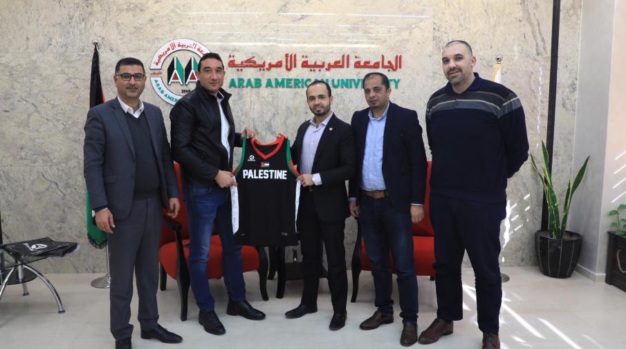 The Head of the Palestinian basketball federation giving Eng. Asfour the shirt of Al Feda’i team as a national symbolic gift to express his appreciation for the efforts that AAUP does in supporting the Palestinian sports in general and the basketball sport in specific.
