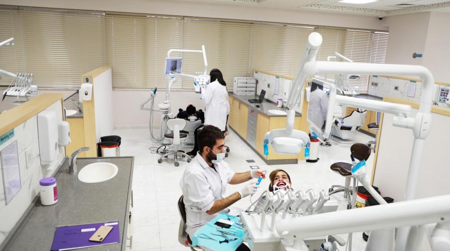 الاعتراف بتخصصات جديدة في مجال طب الأسنان
