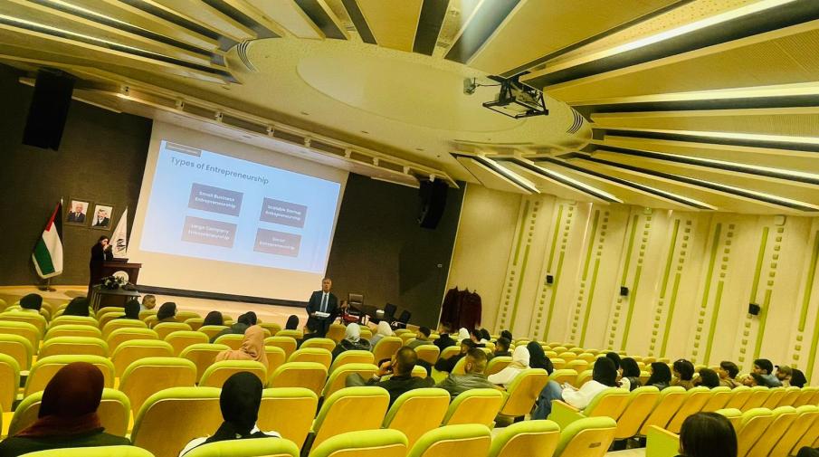 The Faculty of Data Science Holds a Meeting for Its Students With the Businessman 