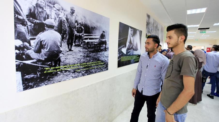 University students participating in the “Guevara Reader without Boarders” exhibition 