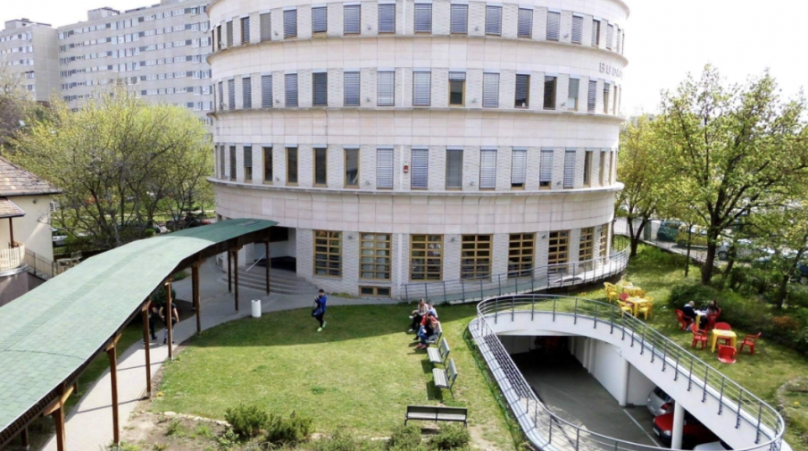 الجامعة توقع اتفاقية مع جامعة بودابست متروبوليتان