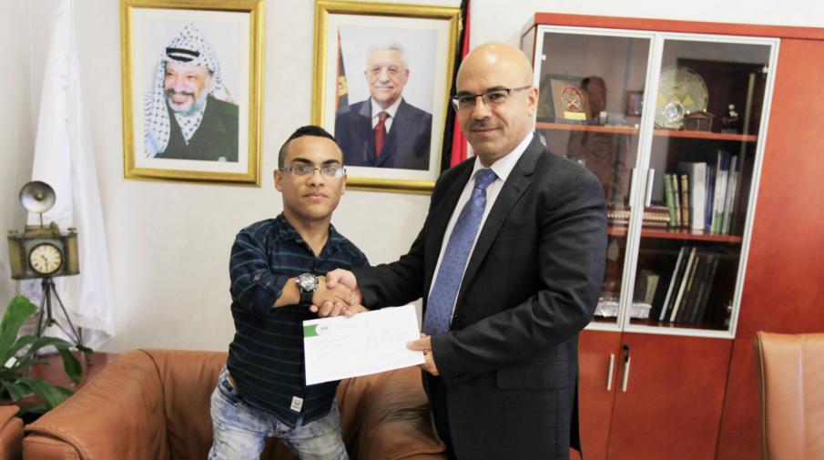 University President Assistant for Administrative and Financial Affairs Mr. Faleh Abu Arra delivered the scholarship decision to the student in representing Chairman of Directors Board.