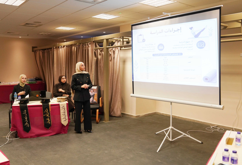طالبات من كلية علوم الرياضة في الجامعة العربية الأمريكية يقدمن بحثا حول العلاقة بين ممارسة تمارين البيلاتس ومؤشرات الصحة النفسية لدى المشاركات في الأندية الرياضية