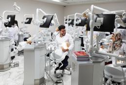 مختبرات طب الأسنان في الجامعة العربية الأمريكية
