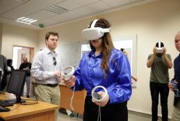 الجامعة تبدأ أولى التجارب لاستخدام تقنية الواقع الافتراضي في تعليم طلبة التمريض 