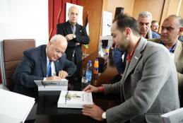 الجامعة تحتضن حفل إشهار كتاب " دبلوماسية الحصار" للدكتور صائب عريقات 
