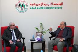 محافظ سلطة النقد في زيارة للجامعة العربية الأمريكية