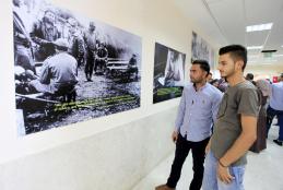 University students participating in the “Guevara Reader without Boarders” exhibition 