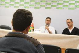 لقطات من المؤتمر الصحفي لمدربي منتخبي فلسطين والمالديف