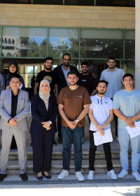 الجامعة تخرج مجموعة من طلبة كلية تكنولوجيا المعلومات أنهوا تدريباً في شركة أقلمة