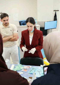 كلية طب الأسنان في الجامعة العربية الأمريكية وبالتعاون مع نقابة أطباء الأسنان تعقد دورة متخصصة في التجميل اللاجراحي
