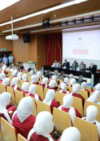 رئيس الجامعة العربية الأمريكية يعلن إطلاق برنامج البكالوريوس في الرعاية التنفسية خلال حفل أداء قسم المهنة لطلبة التمريض