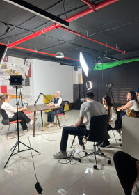 طلبة الإعلام الحديث في الجامعة العربية الأمريكية ينفذون تدريبا ميدانيا في ملتقى لمة صحافة