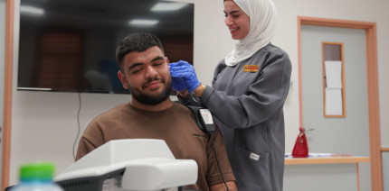 الجامعة العربية الأمريكية وشركة Eyes Solutions تنظمان يومًا طبيًا مجانيًا للفحوصات السمعية لخدمة المجتمع المحلي