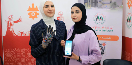 القفاز الذكي الناطق يمكن الصم والبكم من التواصل ابتكار هندسي من طالبات في كلية الهندسة في الجامعة العربية الأمريكية