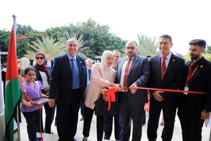الرؤية الصيدلانية: ما بين البحث والابتكار والممارسة- الجامعة العربية الامريكية