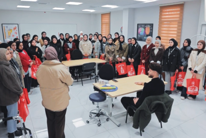 الجامعة العربية الأمريكية تستقبل طالبات مدرستي بنات طوباس الثانوية وبنات قباطية الثانوية