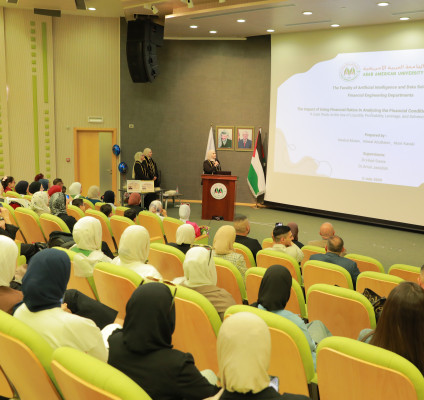 طلبة الدفعة الأولى من تخصص الهندسة المالية في كلية الذكاء الاصطناعي وعلم البيانات يناقشون مشاريع تخرجهم
